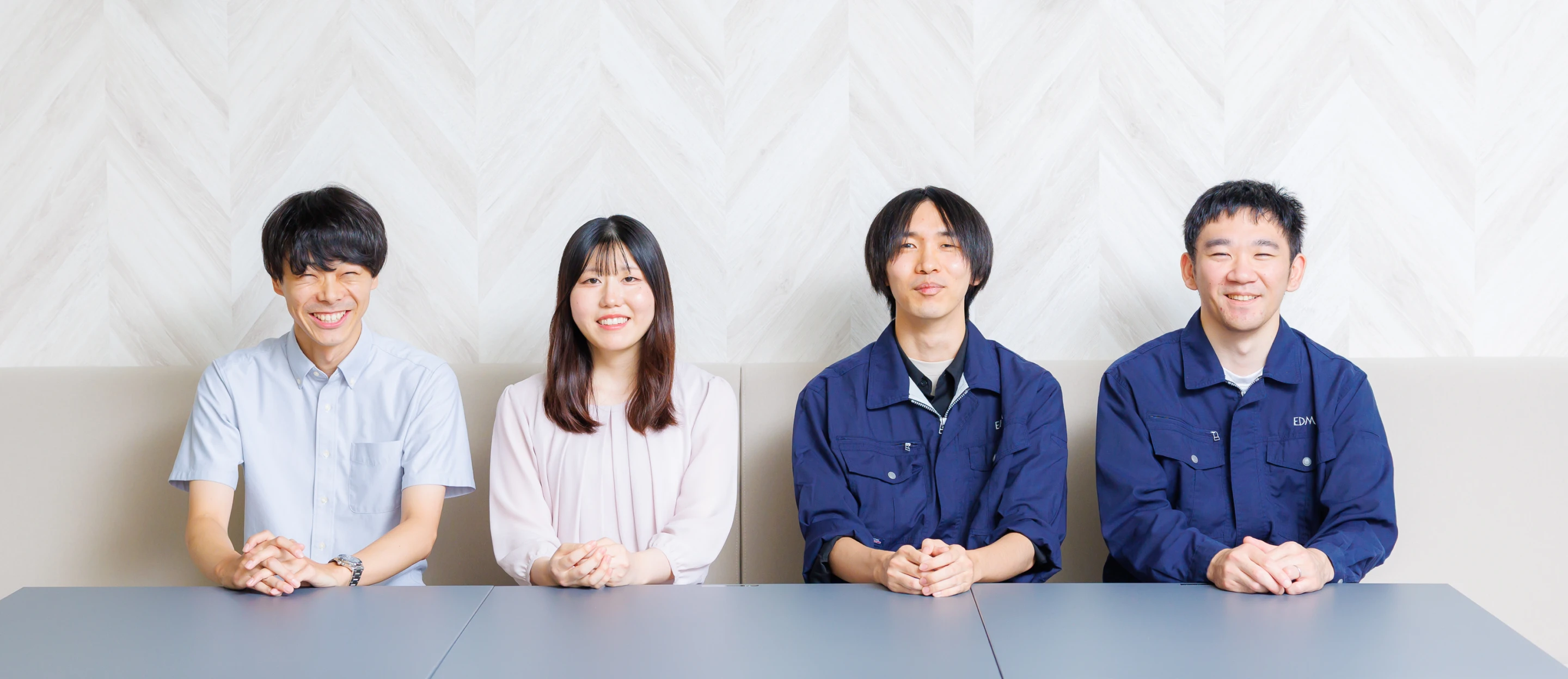 若手社員と先輩社員の座談会