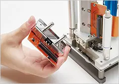 DT2000c:Print head can be replaced with a single touch