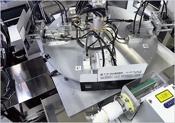 CO2レーザーマーカーLinx CSL30/60 用途事例(成形前カートン捺印装置)